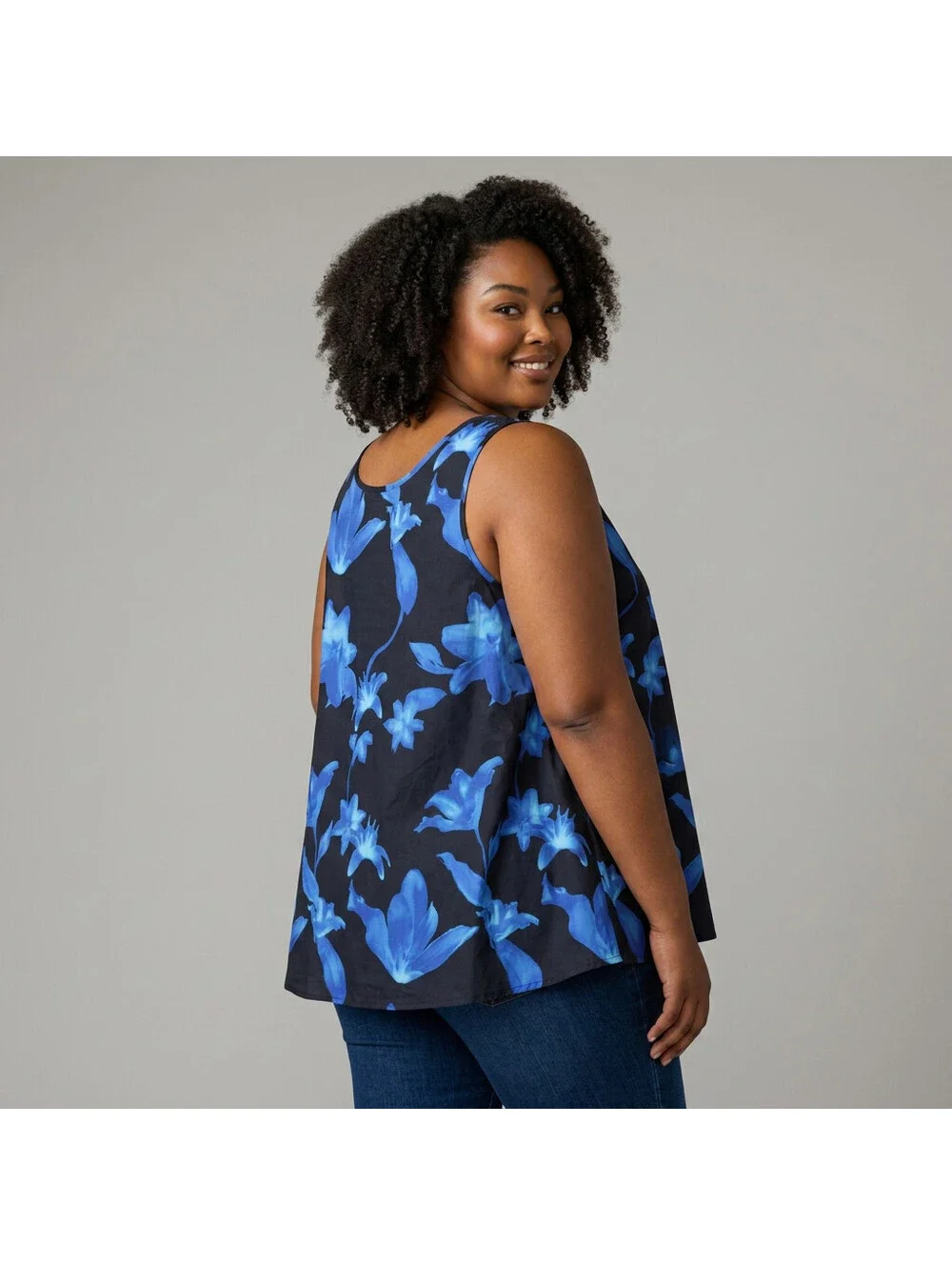SheIn Top Women 4XL Plus Black Floral V-Neck Sleeveless Wide Strap Casual